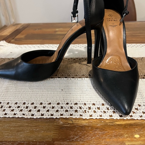 Call It Spring Women's Black pumps with ankle strap - Picture 1 of 4